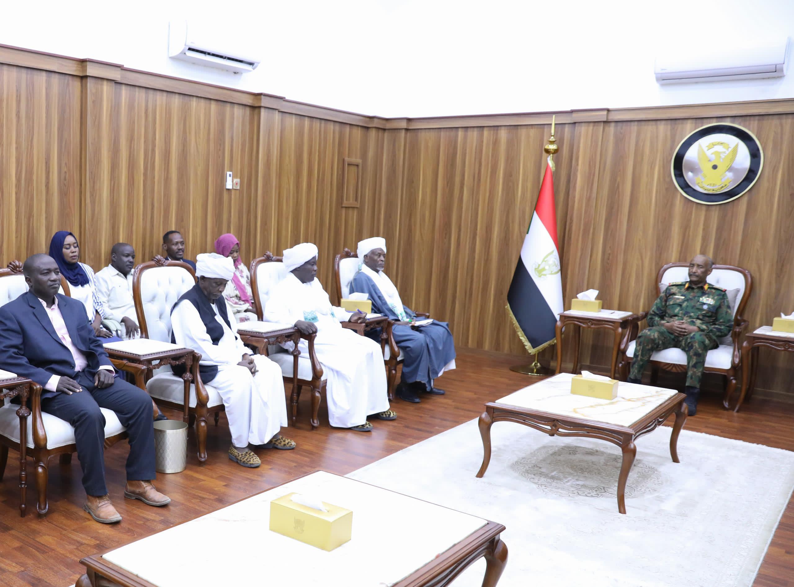 تفاصيل لقاء البرهان بأعيان شورى الفور 11 IMG 20241222 WA0045