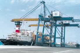 محتجون يغلقون رئاسة الموانئ البحرية