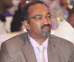 مزمل أبو القاسم يكتب: (جاموس) ينطح حجر!