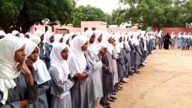 ١٣ ٠٥ ٤٢ طلاب