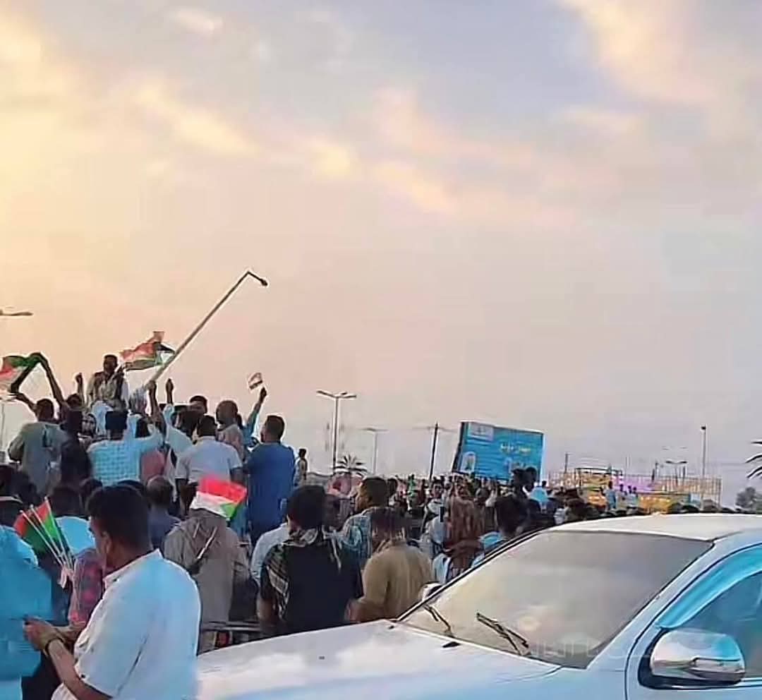 حشود ضخمة تستقبل البرهان بمطار بورتسودان 11 c6fde2cd fbb5 4fef 8e08 a89c363865f6