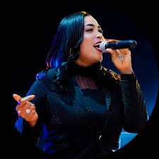 فنانة شهيرة تدافع عن موقفها من الجيش