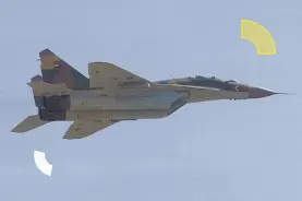 الطيران يدمر متحركات للتمرد هاربة من الخرطوم 12 الطيران يدمر متحركات للتمرد هاربة من الخرطوم