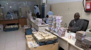 لجنة استبدال العملة تصدر منشور وتشدد على العقوبة