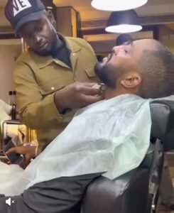 ألف دولار من فنان لحلاق شهير 13 ألف دولار من فنان لحلاق شهير