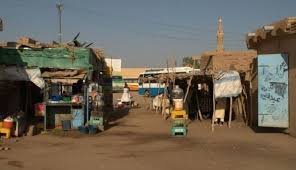 تنفيذي شندي يطمئن على انسياب وحركة السلع الاستهلاكية