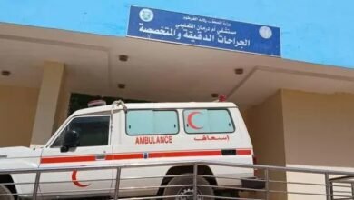 رئيس مجلس السيادة يدعم مستشفى أم درمان بعربة إسعاف 16 1743523850923