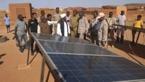 والي الخرطوم يطمئن مواطني الجموعية بعودة قريبة لديارهم 13 والي الخرطوم يطمئن مواطني الجموعية بعودة قريبة لديارهم قام والي