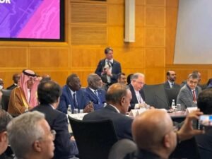 وزير المالية يدفع بمطالب للمجتمع الدولي 13 وزير المالية يدفع بمطالب للمجتمع الدولي