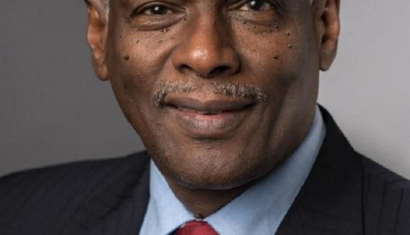 2323