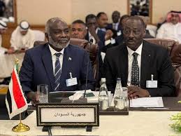 تعثر إلتزامات السودان على طاولة جبريل ومدير الصندوق العربي متابعات 13 تعثر إلتزامات السودان على طاولة جبريل ومدير الصندوق العربي