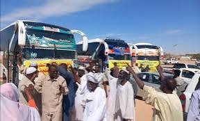 رحلة العودة من القاهرة إلى السودان.. صعوبات ومشكلات 12 رحلة العودة من القاهرة إلى السودان.. صعوبات ومشكلات