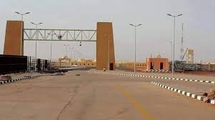 قنصل السودان بأسوان يقف على الأوضاع بمعبر أرقين