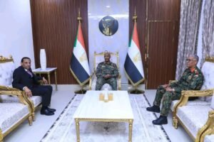 في أول لقاء بين البرهان ورئيس الوزراء.. ماذا دار فيه؟ 13 في أول لقاء بين البرهان ورئيس الوزراء.. ماذا دار فيه؟