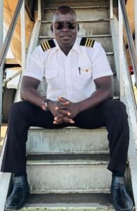 الكشف عن هوية الطيار الذي كان في قيادة الطائرة التي تم قصفها بنيالا