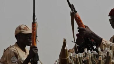 طفلة تنجو بأعجوبة من الميلشيا بعد فقدان أسرتها بالكامل 17 تاجر يستلم طرد ويسقط مغشيا عليه والسبب فاجع !!