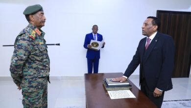 د كامل إدريس يؤدي القسم أمام البرهان رئيسا لمجلس الوزراء 17 IMG 20250531 WA0011 1