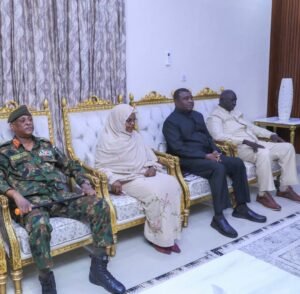 أول اجتماع بين مجلس السيادة ورئيس الوزراء.. ماذا قال 