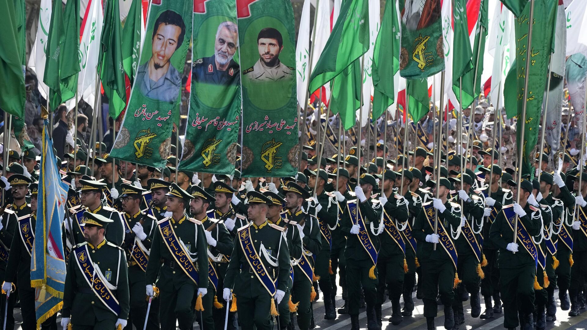 بماذا علق الحرس الثوري الإيراني على مقتل قائده بضربة إسرائيل 11