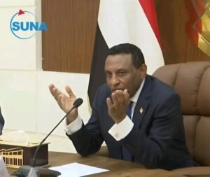 كامل إدريس يعلن عن حل الحكومة 