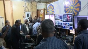 رئيس الوزراء في تلفزيون السودان.. كيف وجده