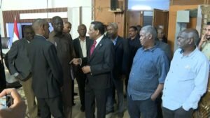 رئيس الوزراء في تلفزيون السودان.. كيف وجده