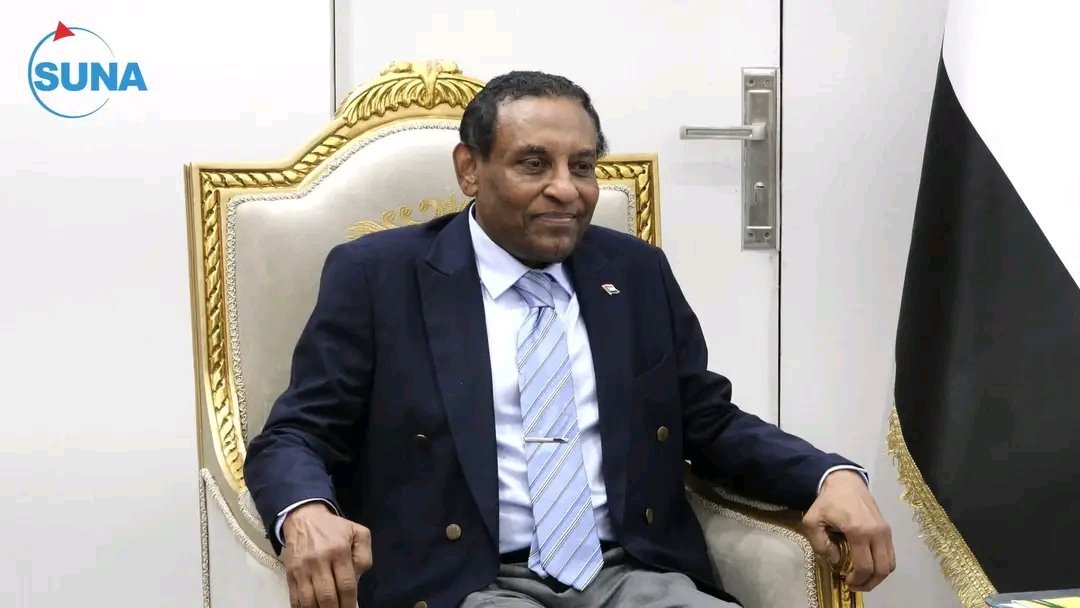 كامل إدريس عقد اجتماعا مع أطراف العملية السلمية، ماذا وراء الخطوة؟
