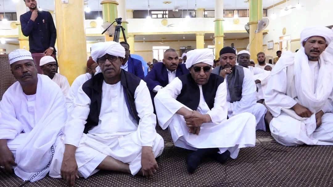 رئيس الوزراء يؤدي صلاة العيد بمسجد قباء ببورتسودان 11 IMG 20250606 WA0001