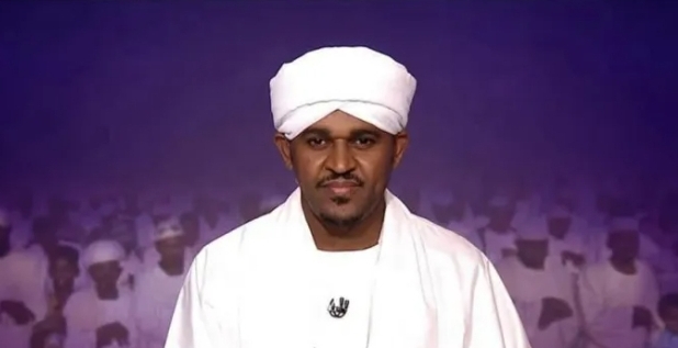 مذيع سوداني يظهر بالجلباب والعمة في قناة شهيرة 11 Screenshot 20250607 111052 Chrome