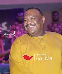 إعادة فنان شهير للمستشفى بعد تدهور صحته