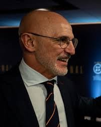 مدرب أسبانيا يعترف بخطأ نهائي أوروبا 