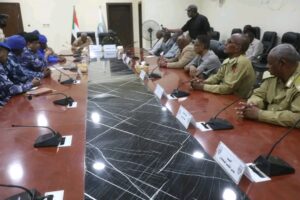 انتقال وزير الداخلية للعمل بالخرطوم.. دلالات ومآلات الخطوة