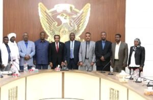 رئيس الوزراء يطالب القوى السياسية تبني مشروع مهم