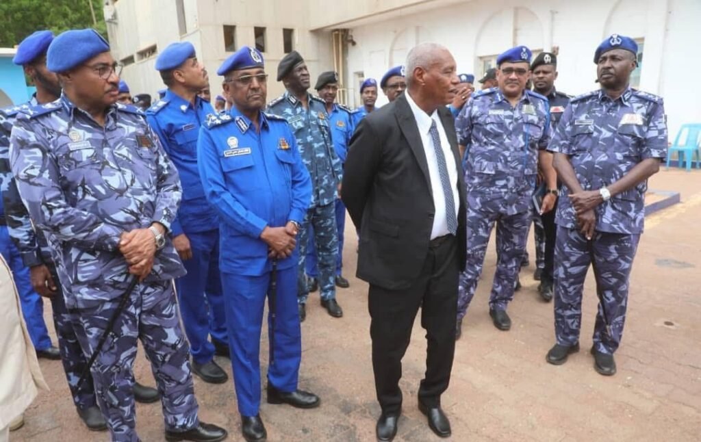 وزير الداخلية يبشر مواطني الخرطوم 11 IMG 20250716 WA0005