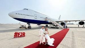 حفل زفاف في داخل متن طائرة