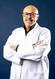 هل اعتذر المعز بخيت عن منصب وزير الصحة 