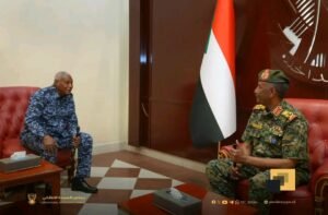 البرهان ينضم بشكل مفاجئ لمؤتمر صحفي بالخرطوم 14 البرهان ينضم بشكل مفاجئ لمؤتمر صحفي بالخرطوم