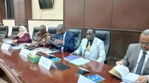 حكومة كامل إدريس تعقد أول اجتماع بالخرطوم.. ماذا ناقشت 