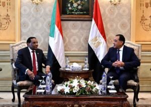 عاجل.. رئيس مجلس الوزراء الانتقالي للقاهرة