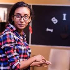 الناشطة المثيرة للجدل وئام شوقي تحتفل بخطبتها 