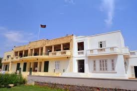 الأمة حزب (يتمزق).. والأمير يدعو حلفاء (المليشيا) إلى غسل أيديهم 