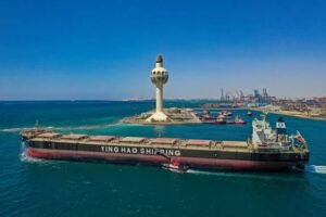 السعودية تمنح السودان متنفسا اقتصاديا يمثل "ضربة قوية" للإمارات 