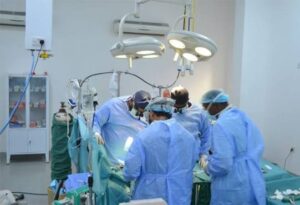 والي الجزيرة يبشر أسرة التوأم السيامي 13 والي الجزيرة يبشر أسرة التوأم السيامي