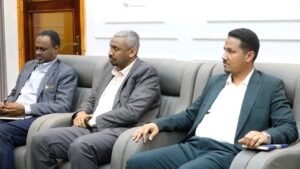 شركة خاصة تدعم الصحة بادوية قيمتها 500 الف دولار والوزير يدعو لشراكة مع القطاع الخاص 