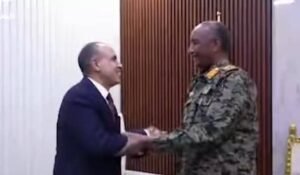 لدى لقائه مع البرهان.. وزير الخارجية المصري يتحدث عن هدنة تقود لوقف إطلاق النار