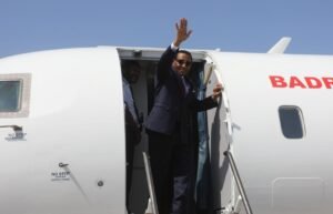 كامل إدريس يصل إريتريا