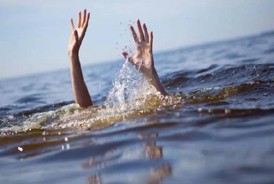 إنقاذ امراة حاولت الانتحار من أعلى جسر النيل الابيض 11 IMG 20251020 WA0035