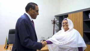 النائب العام تلتقي رئيس الوزراء.. هذا ما دار بينهما 12 النائب العام تلتقي رئيس الوزراء.. هذا ما دار بينهما