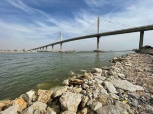 إنقاذ امراة حاولت الانتحار من أعلى جسر النيل الابيض 13 إنقاذ امراة حاولت الانتحار من أعلى جسر النيل الابيض