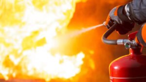 مصرع أسرة كاملة في حريق مروع 